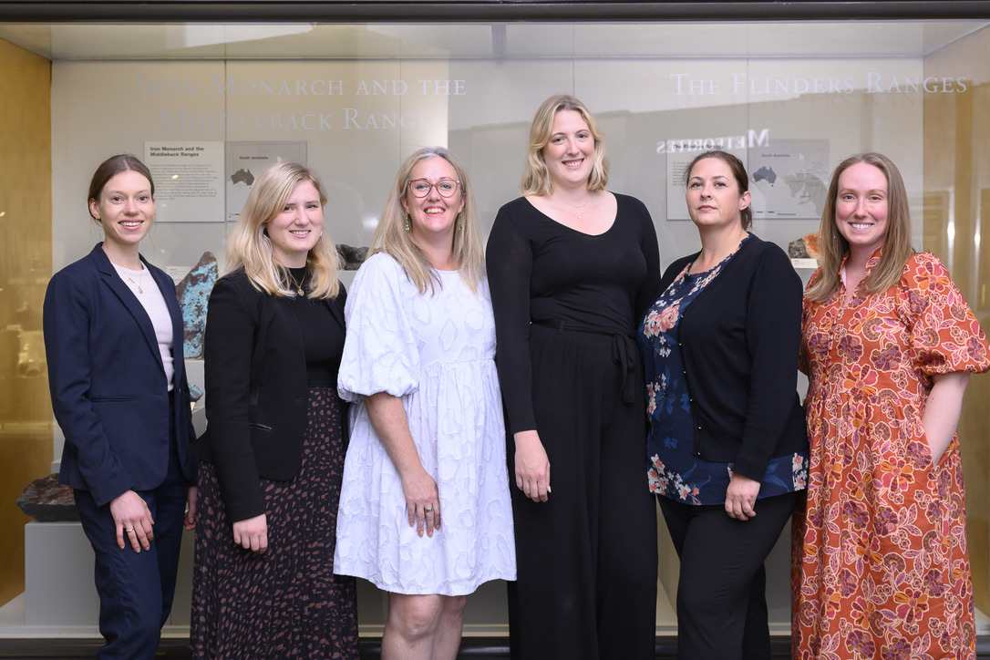 Members of Kernen's research group (from left to right). Joanne Weissgerber (2024 Honours student; Tate Medalist 2024), Katerina Mazi-Ward (2024 Honours student), Prof Kathryn Amos, Dr Georgie Virgo (Postdoctoral Researcher), Dianne Amos (2024 Honours Student) and Dr Rachelle Kernen.