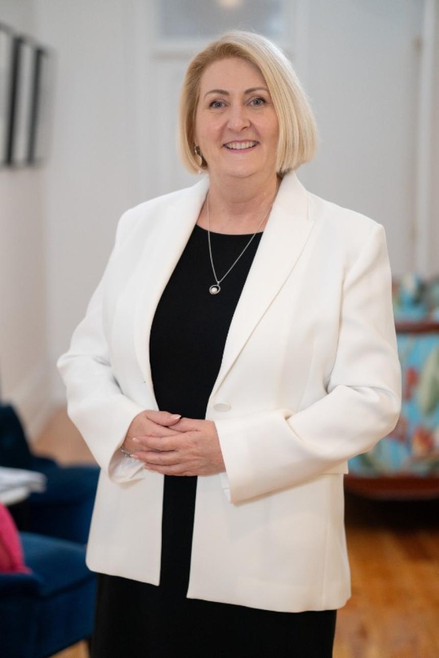 Louise Hull
