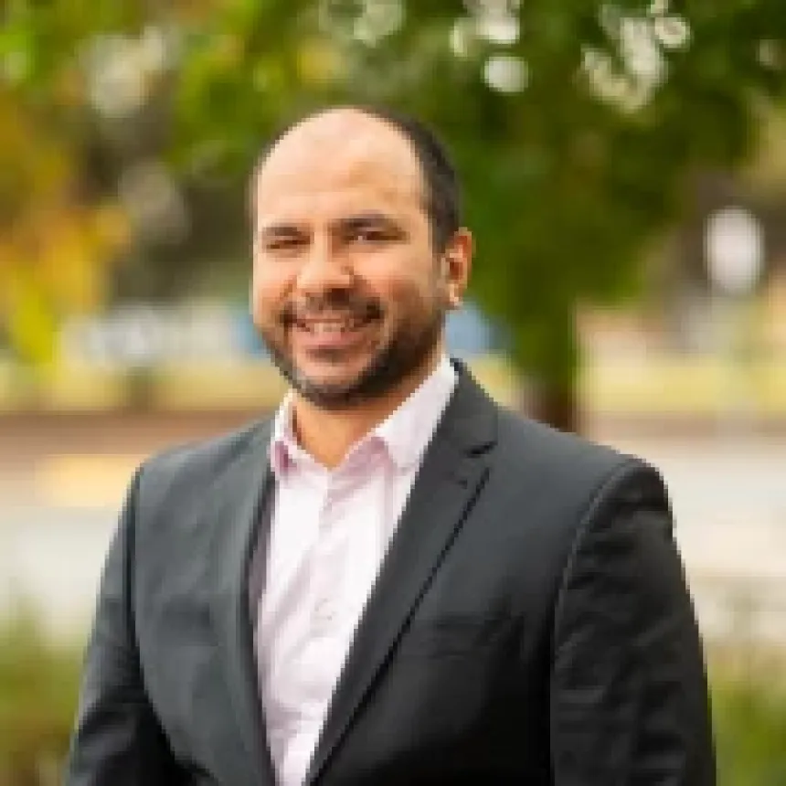 Mahmoud Efatmaneshnik